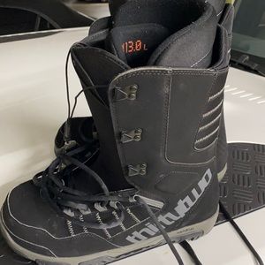 Snowboard boots